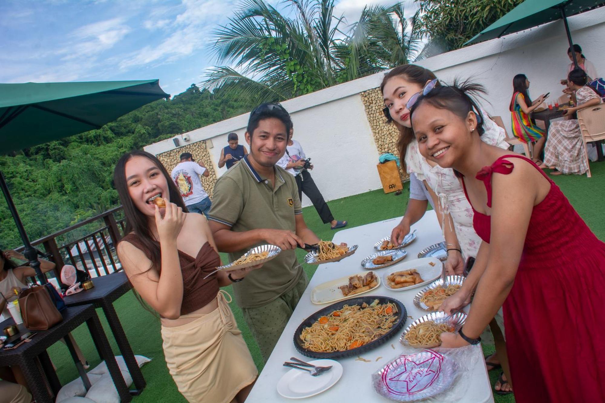 Хостел Chillax Boracay Yapak Екстер'єр фото